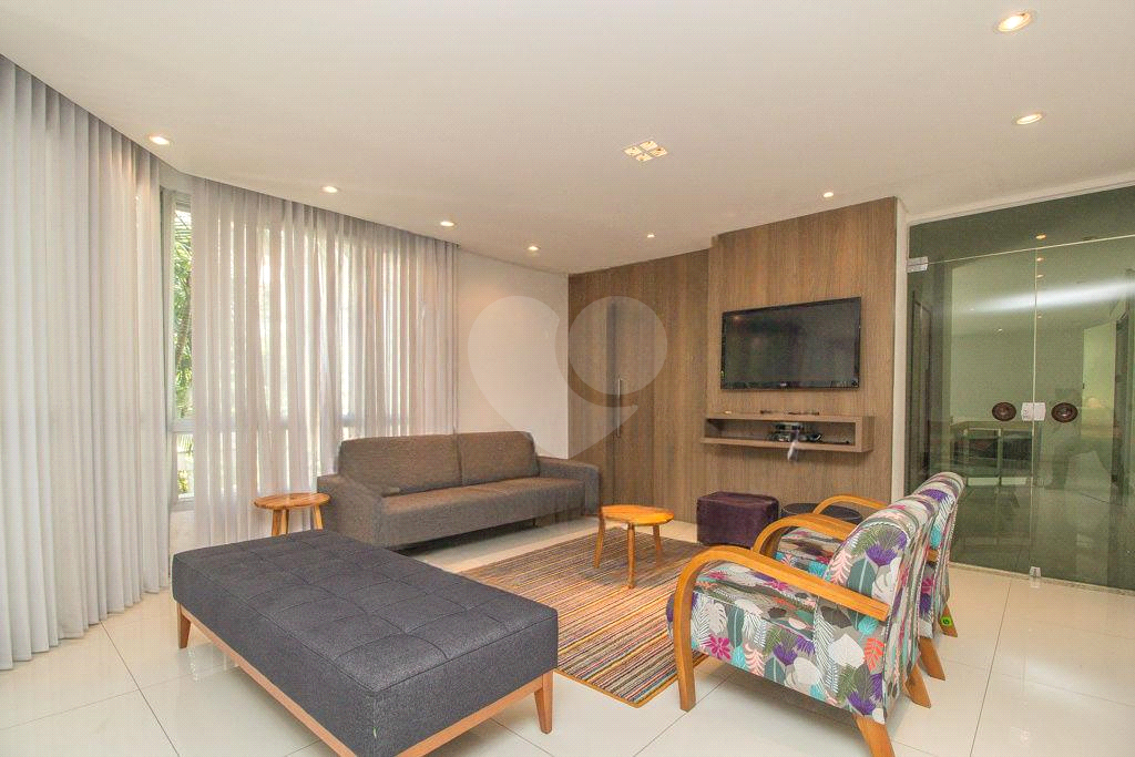 Apartamento a venda em Moema fora de rota - 3 quartos sendo 1 suite - 700m da estação Moema
