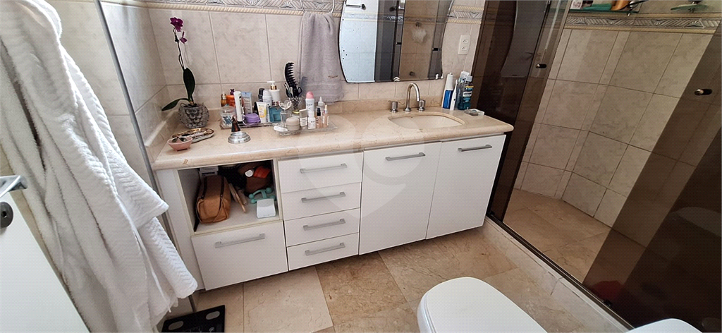 Apartamento a venda em Moema fora de rota - 3 quartos sendo 1 suite - 700m da estação Moema