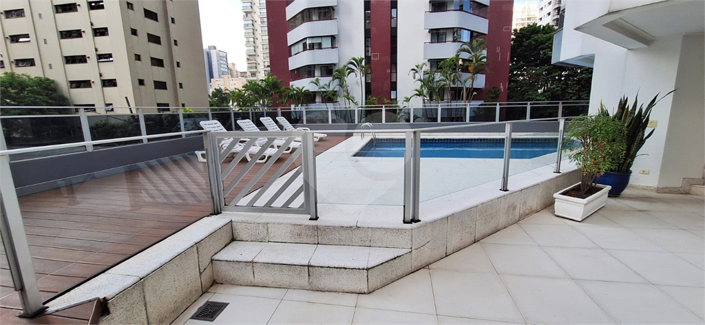 Apartamento a venda em Moema fora de rota - 3 quartos sendo 1 suite - 700m da estação Moema