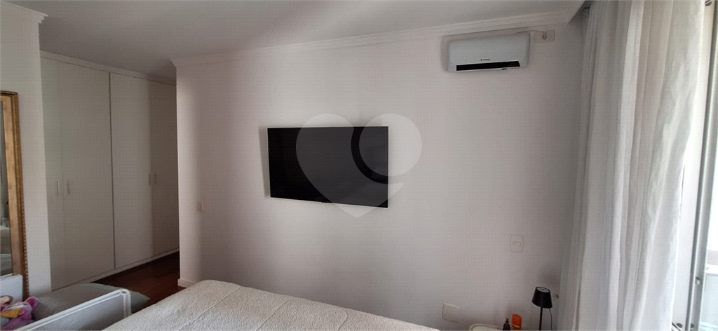 Apartamento a venda em Moema fora de rota - 3 quartos sendo 1 suite - 700m da estação Moema