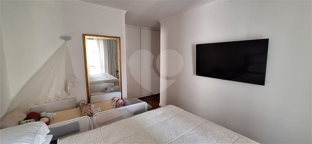 Apartamento a venda em Moema fora de rota - 3 quartos sendo 1 suite - 700m da estação Moema