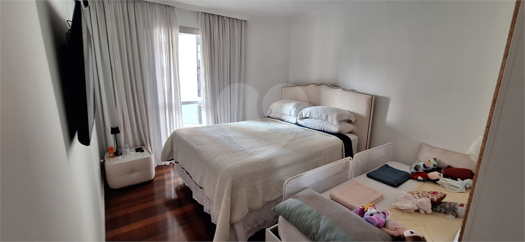Apartamento a venda em Moema fora de rota - 3 quartos sendo 1 suite - 700m da estação Moema