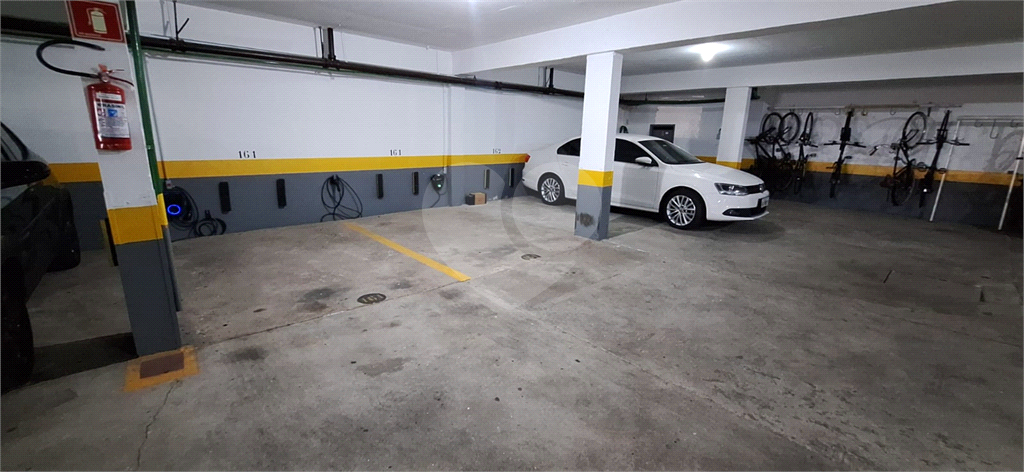 Apartamento a venda em Moema fora de rota - 3 quartos sendo 1 suite - 700m da estação Moema