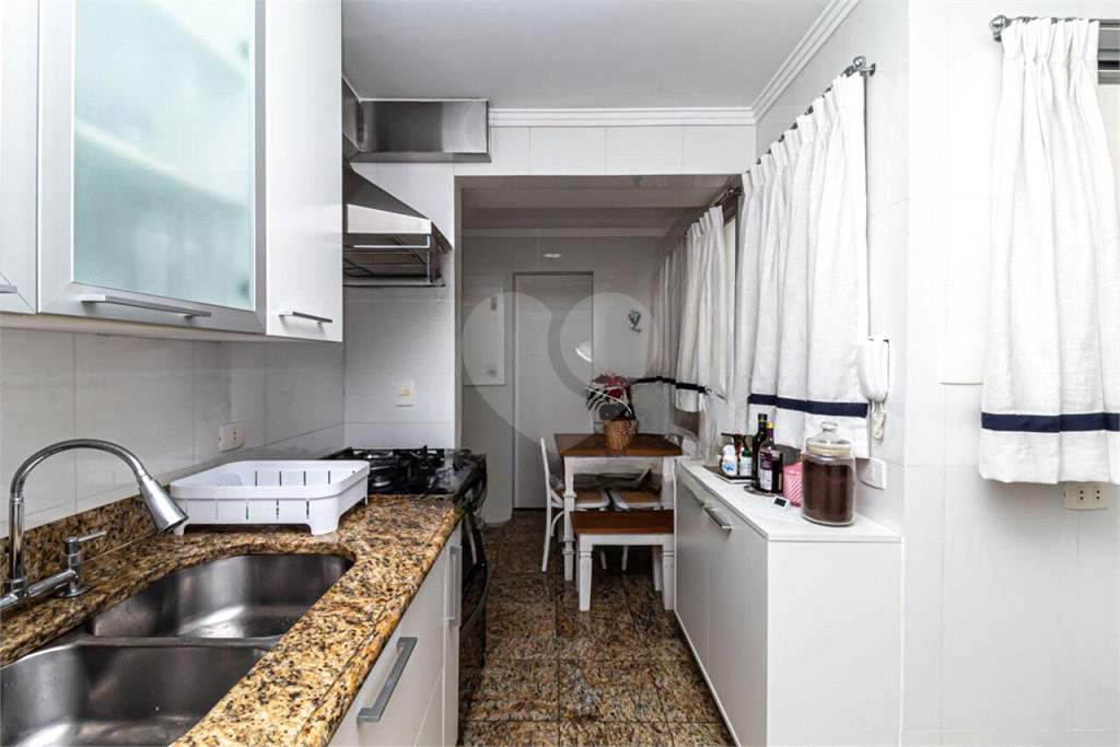 Apartamento a venda em Moema fora de rota - 3 quartos sendo 1 suite - 700m da estação Moema
