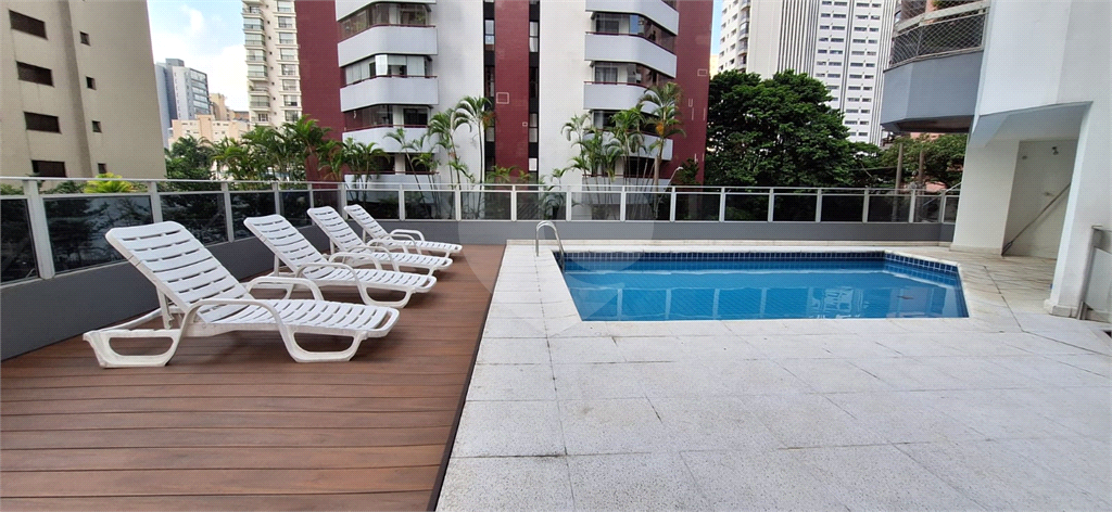 Apartamento a venda em Moema fora de rota - 3 quartos sendo 1 suite - 700m da estação Moema