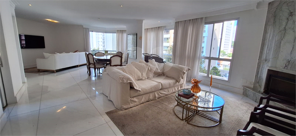 Apartamento a venda em Moema fora de rota - 3 quartos sendo 1 suite - 700m da estação Moema