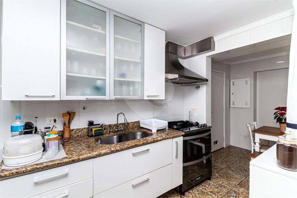 Apartamento a venda em Moema fora de rota - 3 quartos sendo 1 suite - 700m da estação Moema