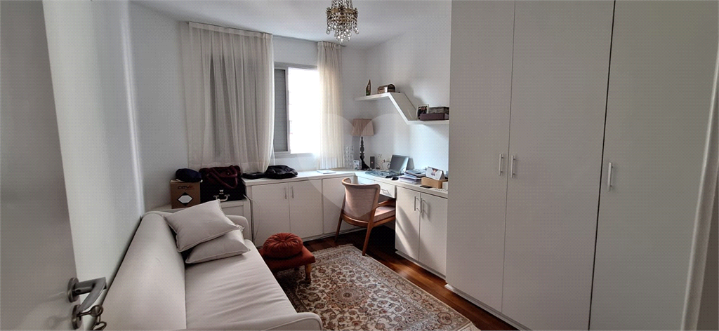 Apartamento a venda em Moema fora de rota - 3 quartos sendo 1 suite - 700m da estação Moema