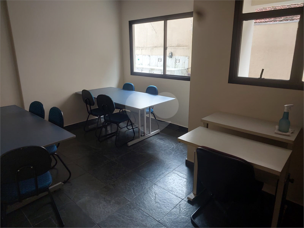 Apartamento na Vila Mazzei, com 2 dormitórios, sala com 2 ambientes, banheiro com gabinete e box, va