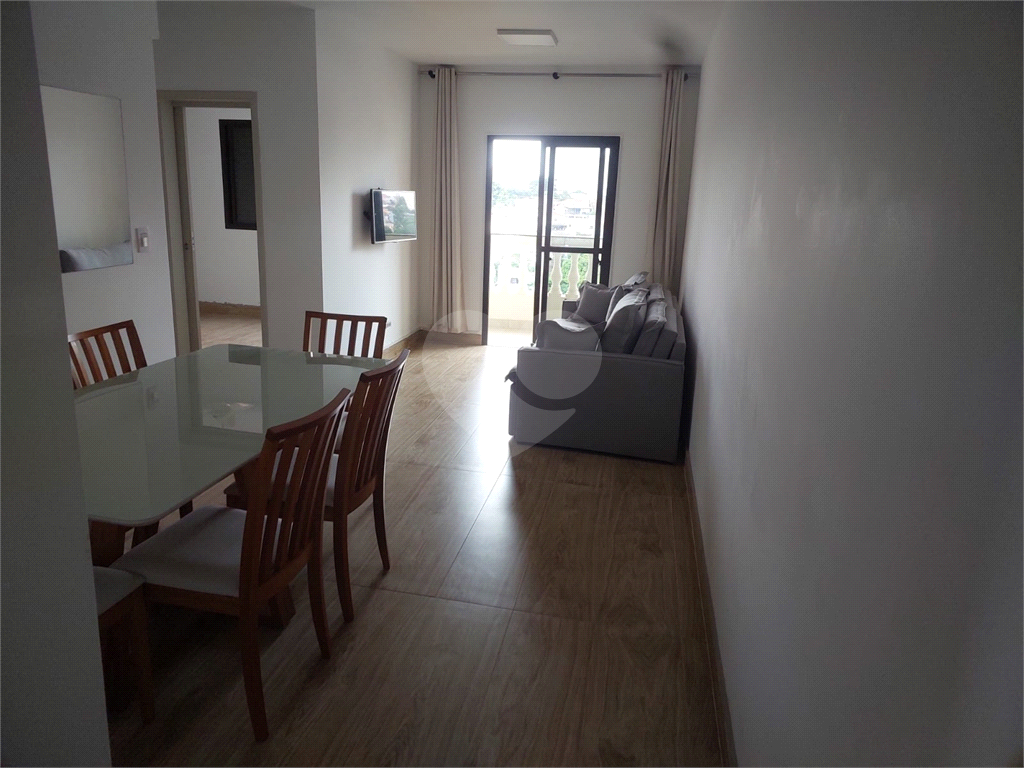 Apartamento na Vila Mazzei, com 2 dormitórios, sala com 2 ambientes, banheiro com gabinete e box, va