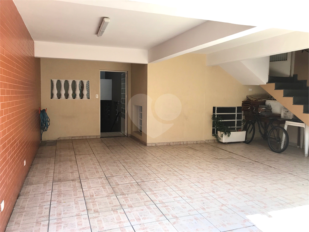 Sobrado amplo com 250m2 sendo 03 dormitórios com 01 suite com closet e varanda e garagem com 3 vagas