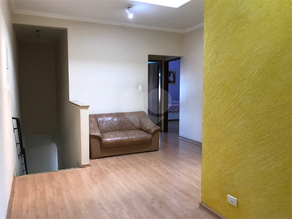 Sobrado amplo com 250m2 sendo 03 dormitórios com 01 suite com closet e varanda e garagem com 3 vagas