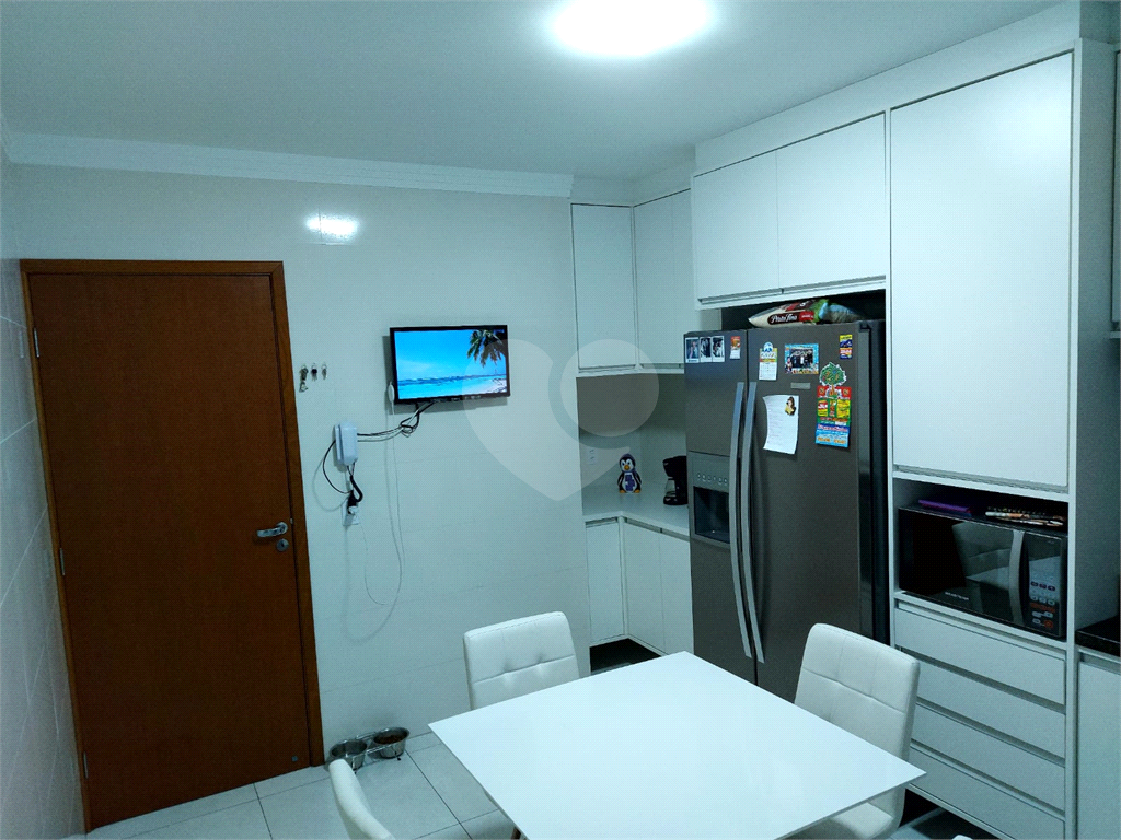 Sobrado novo no Tucuruvi com 3 suítes e 2 vagas. Pronto para morar