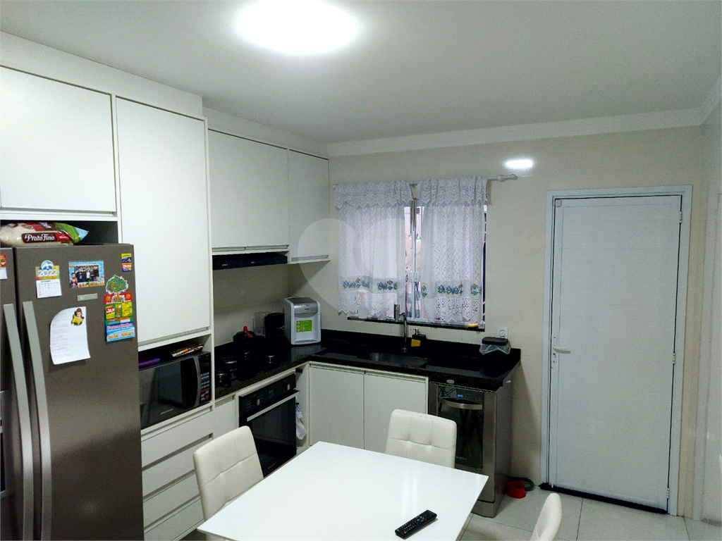 Sobrado novo no Tucuruvi com 3 suítes e 2 vagas. Pronto para morar