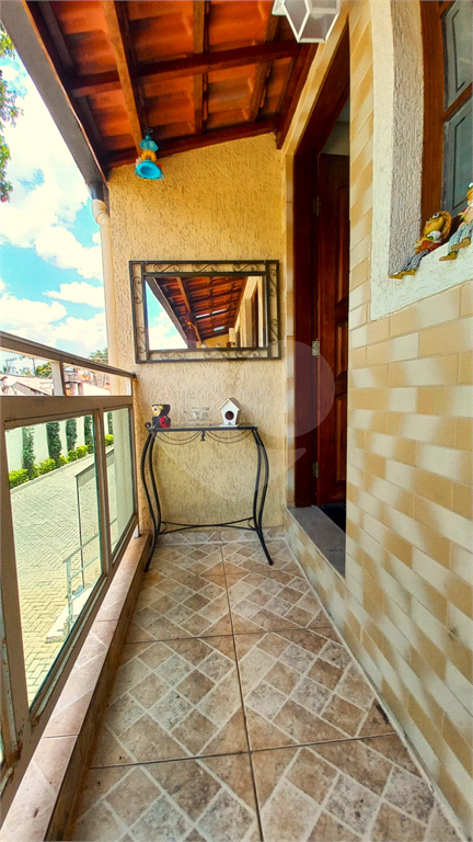 Sobrado em condomínio com 2 vagas e piscina!!!!