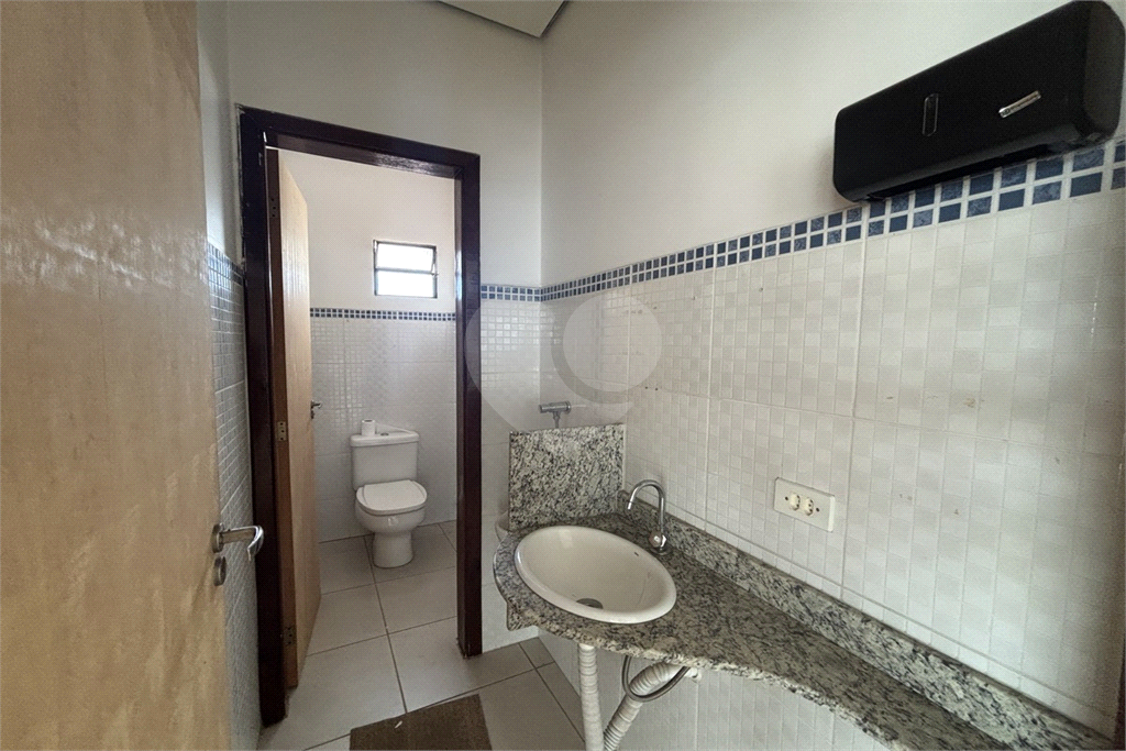 SÃO 10 SALAS EM UM ANDAR , PRÉDIO COMERCIAL. 