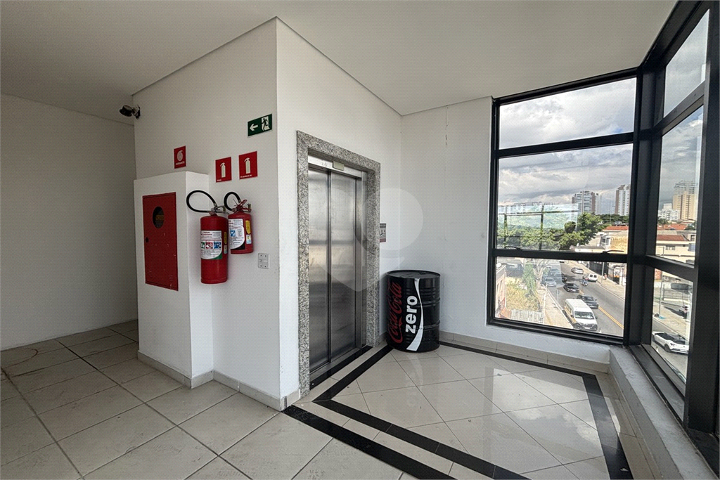 SÃO 10 SALAS EM UM ANDAR , PRÉDIO COMERCIAL. 