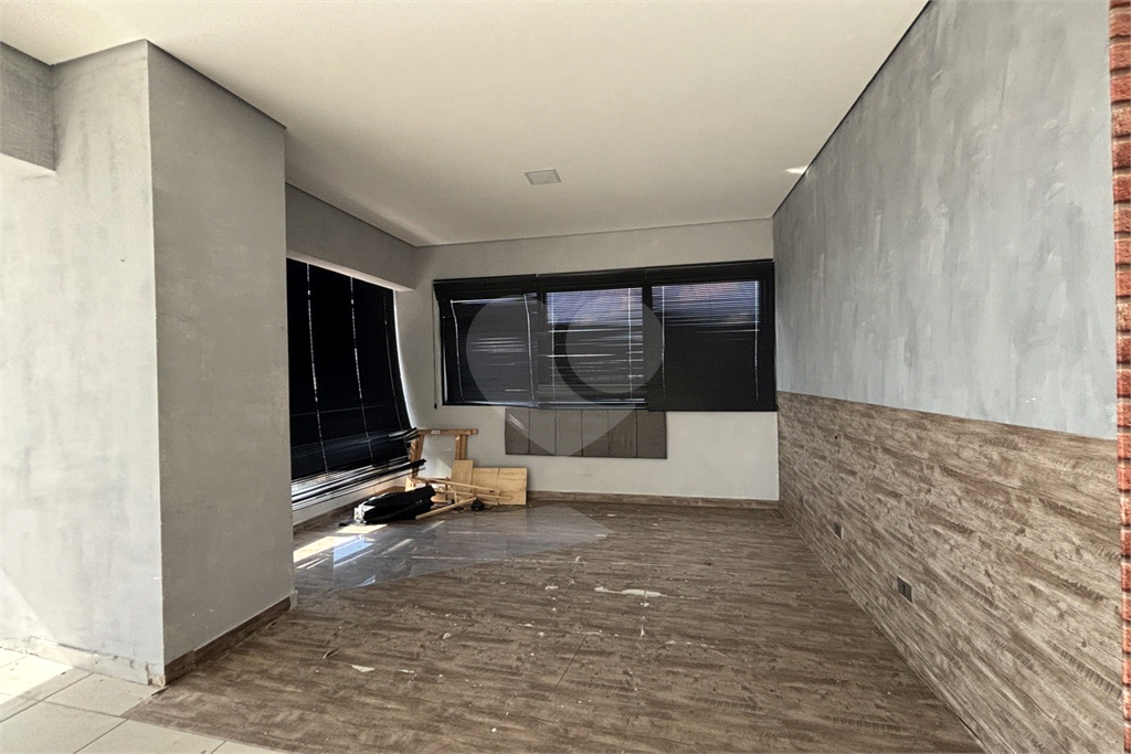 SÃO 10 SALAS EM UM ANDAR , PRÉDIO COMERCIAL. 