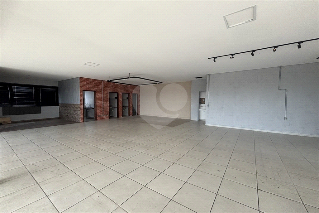 SÃO 10 SALAS EM UM ANDAR , PRÉDIO COMERCIAL. 