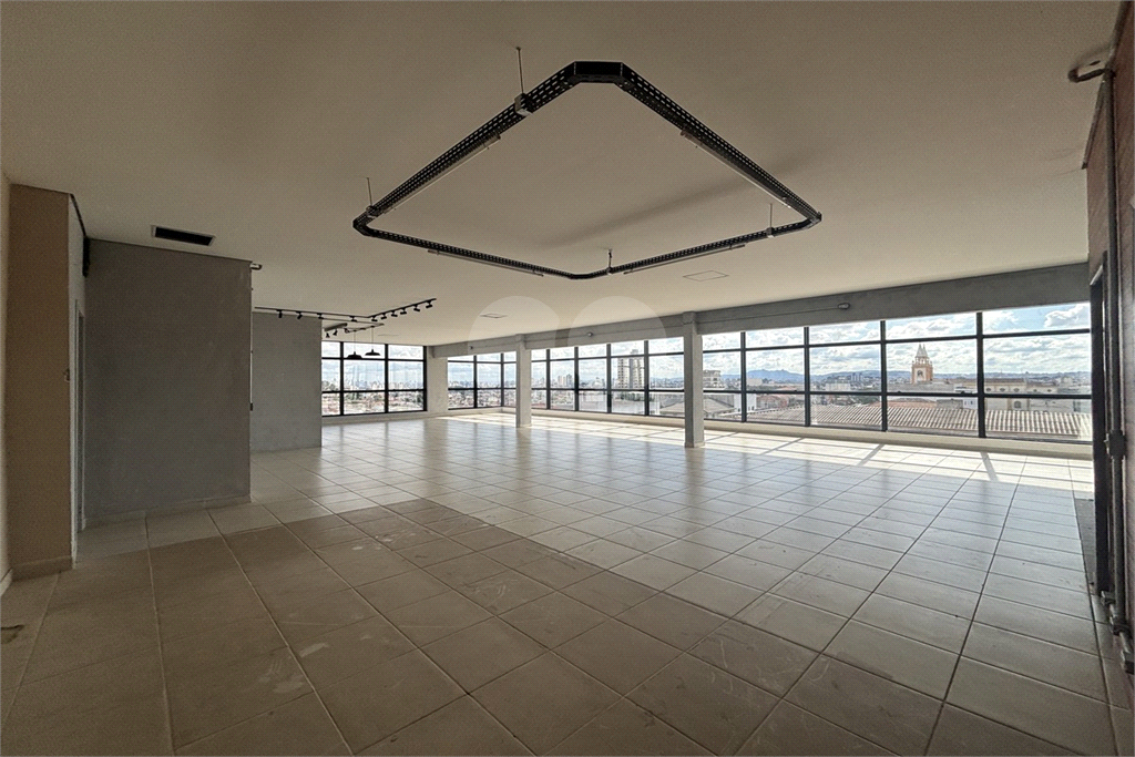 SÃO 10 SALAS EM UM ANDAR , PRÉDIO COMERCIAL. 