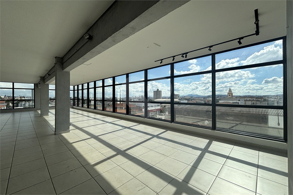 SÃO 10 SALAS EM UM ANDAR , PRÉDIO COMERCIAL. 