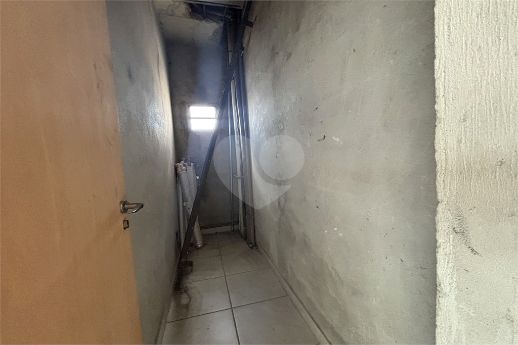 SÃO 10 SALAS EM UM ANDAR , PRÉDIO COMERCIAL. 