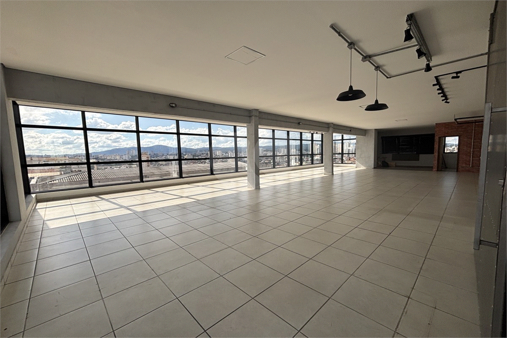 SÃO 10 SALAS EM UM ANDAR , PRÉDIO COMERCIAL. 