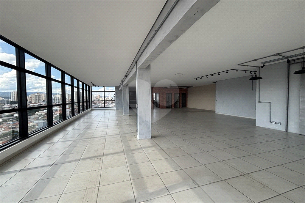 SÃO 10 SALAS EM UM ANDAR , PRÉDIO COMERCIAL. 