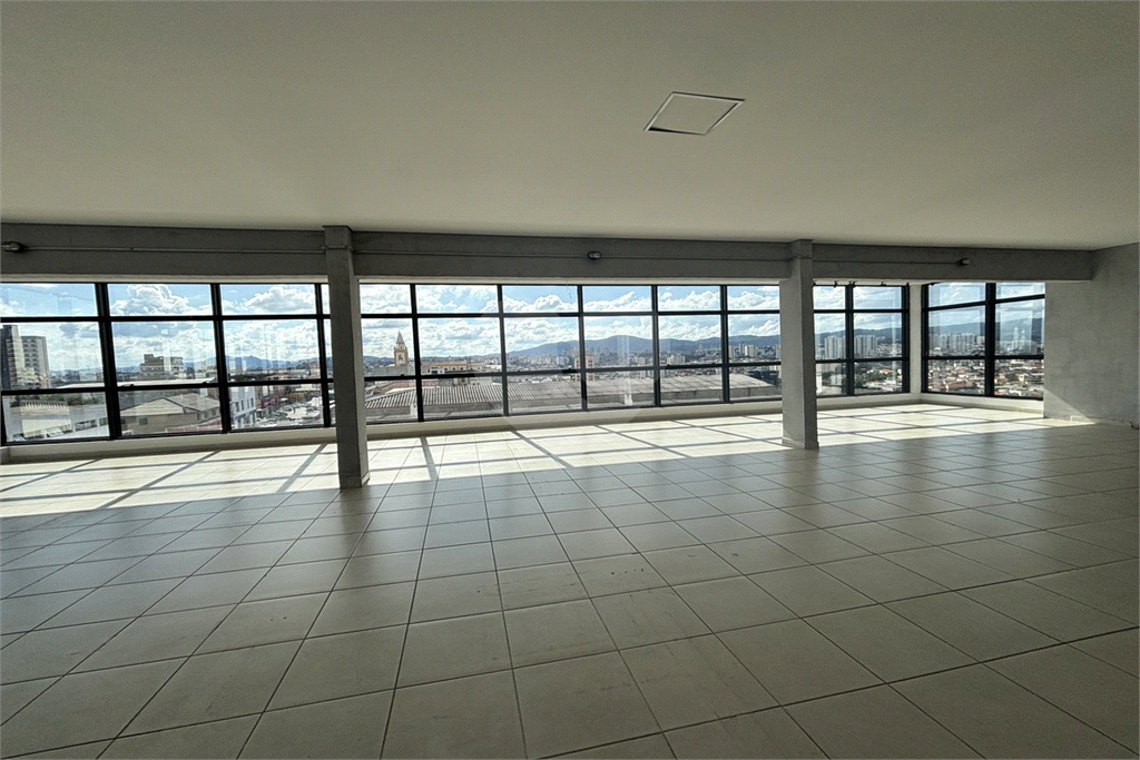 SÃO 10 SALAS EM UM ANDAR , PRÉDIO COMERCIAL. 