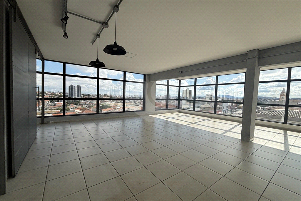 SÃO 10 SALAS EM UM ANDAR , PRÉDIO COMERCIAL. 