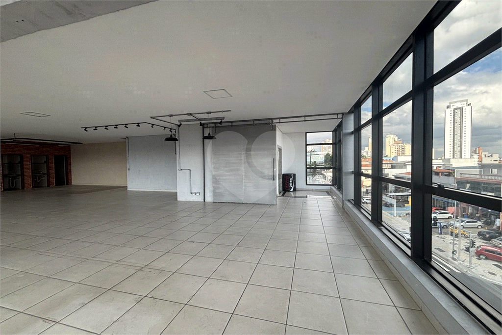 SÃO 10 SALAS EM UM ANDAR , PRÉDIO COMERCIAL. 