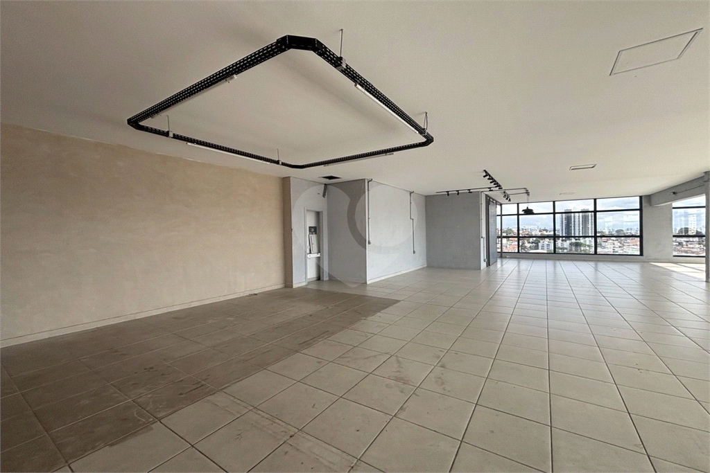 SÃO 10 SALAS EM UM ANDAR , PRÉDIO COMERCIAL. 