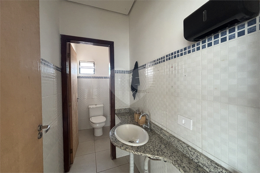 SÃO 10 SALAS EM UM ANDAR , PRÉDIO COMERCIAL. 