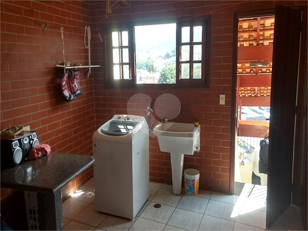 Sobrado Triplex no Jardim Guapira com 350 metros quadrados. 4 dormitórios sendo 1 suíte