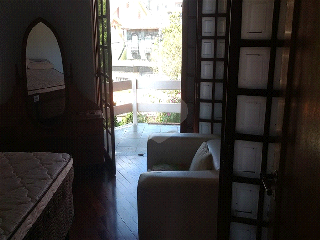 Sobrado Triplex no Jardim Guapira com 350 metros quadrados. 4 dormitórios sendo 1 suíte
