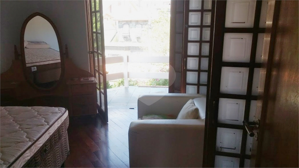 Sobrado Triplex no Jardim Guapira com 350 metros quadrados. 4 dormitórios sendo 1 suíte