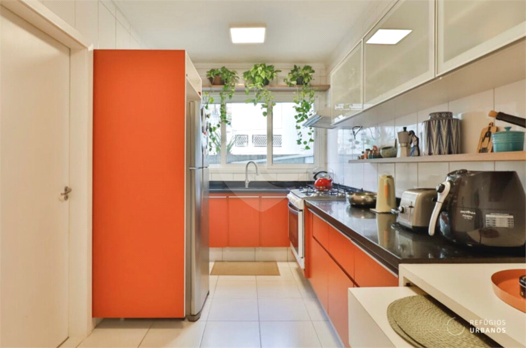 Casa de 177m² com muito verde 3 quartos, 1 suíte, quintal e área gourmet 2 vagas de garagem Vila Ipojuca