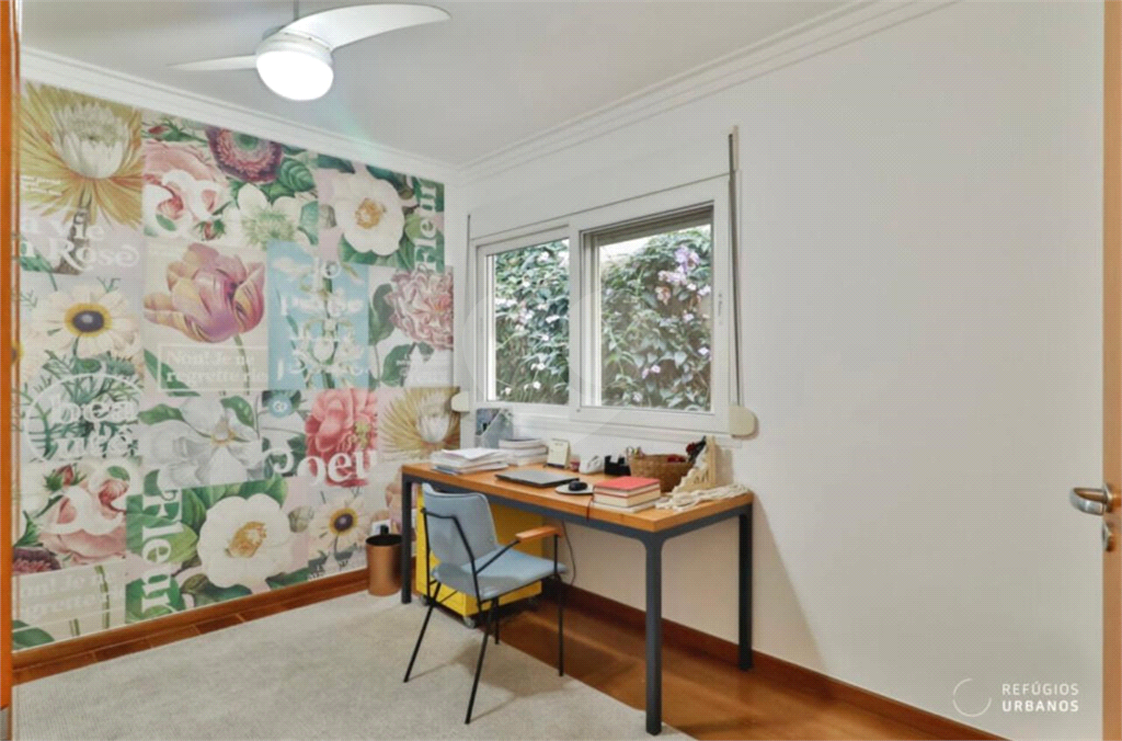 Casa de 177m² com muito verde 3 quartos, 1 suíte, quintal e área gourmet 2 vagas de garagem Vila Ipojuca