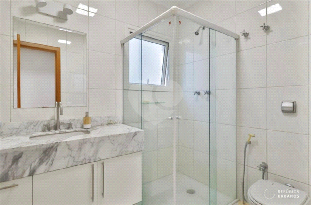 Casa de 177m² com muito verde 3 quartos, 1 suíte, quintal e área gourmet 2 vagas de garagem Vila Ipojuca