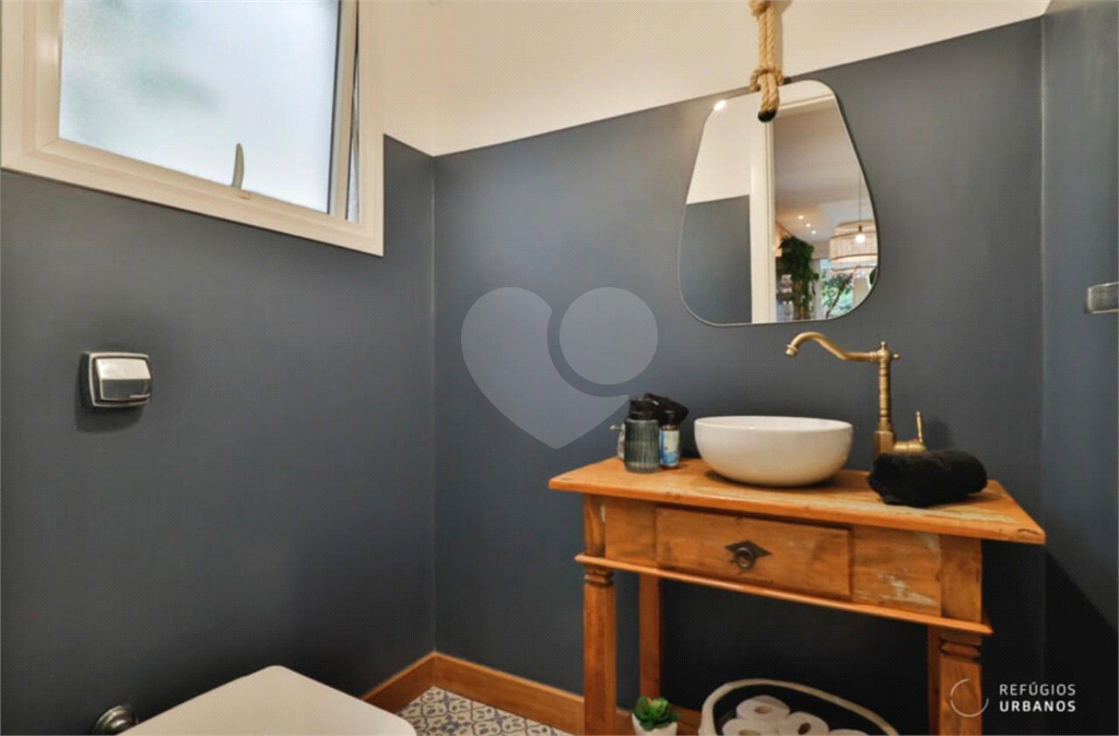 Casa de 177m² com muito verde 3 quartos, 1 suíte, quintal e área gourmet 2 vagas de garagem Vila Ipojuca