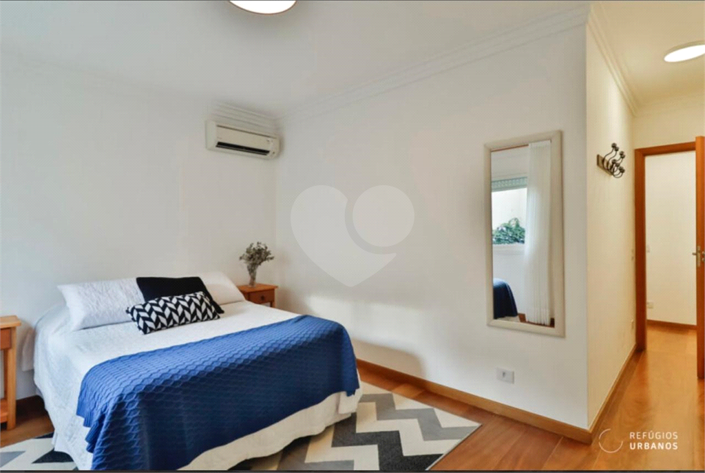 Casa de 177m² com muito verde 3 quartos, 1 suíte, quintal e área gourmet 2 vagas de garagem Vila Ipojuca