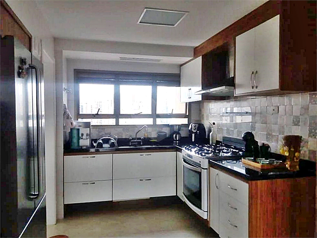 Apartamento à venda com 4 quartos, 250m² - Foto 17