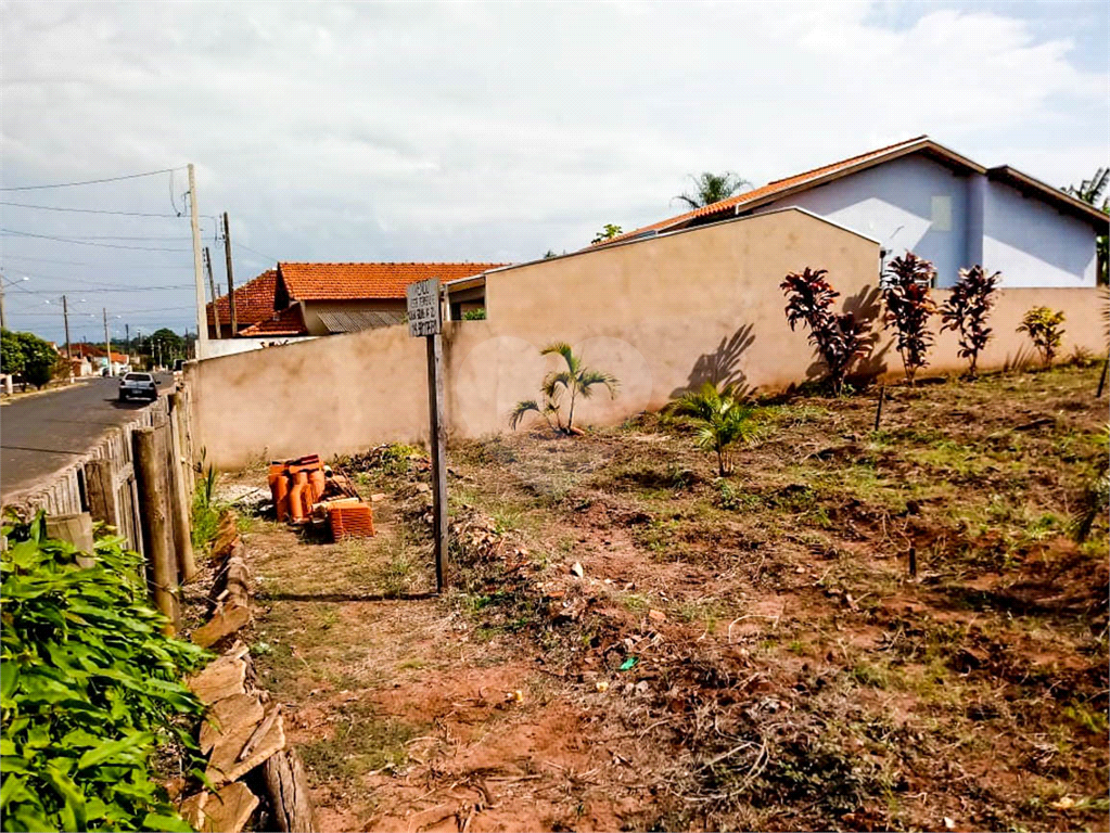 Casa com terreno á venda em Manduri SP