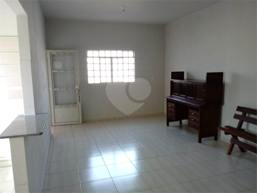 Casa com terreno á venda em Manduri SP