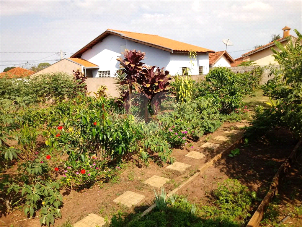 Casa com terreno á venda em Manduri SP