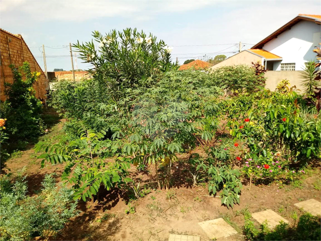 Casa com terreno á venda em Manduri SP