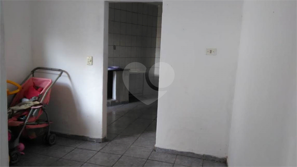 Sobrado no bairro do Horto Florestal. São 3 imóveis  individuais. Cada casa possui quintal próprio. 