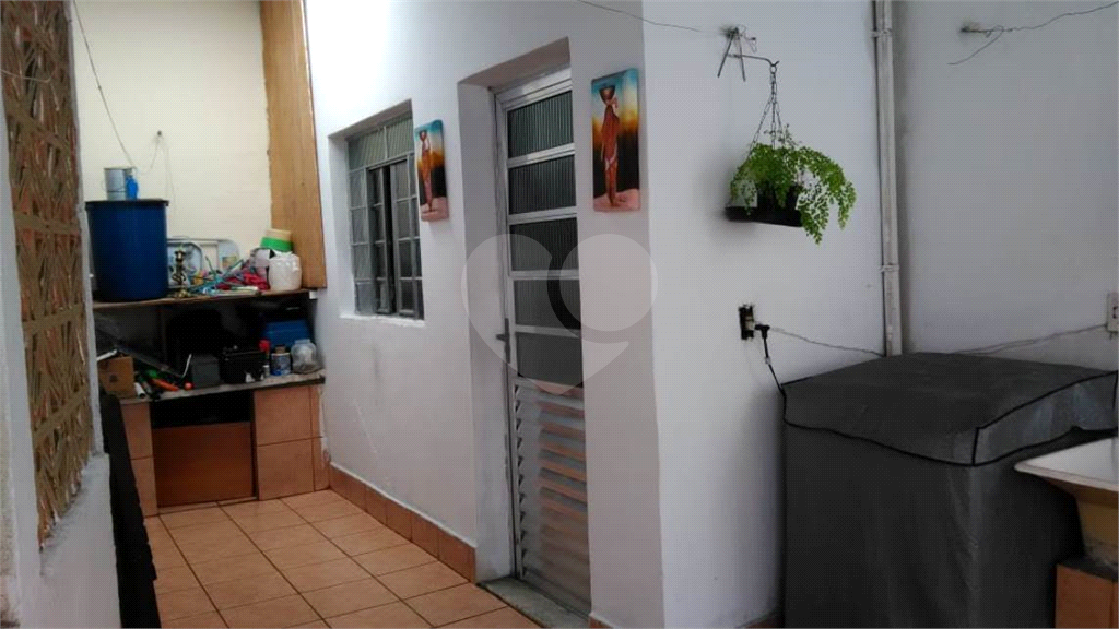 Sobrado no bairro do Horto Florestal. São 3 imóveis  individuais. Cada casa possui quintal próprio. 