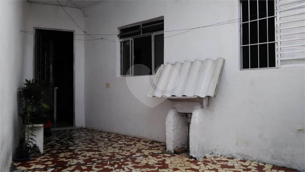 Sobrado no bairro do Horto Florestal. São 3 imóveis  individuais. Cada casa possui quintal próprio. 