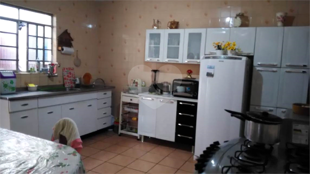 Sobrado no bairro do Horto Florestal. São 3 imóveis  individuais. Cada casa possui quintal próprio. 